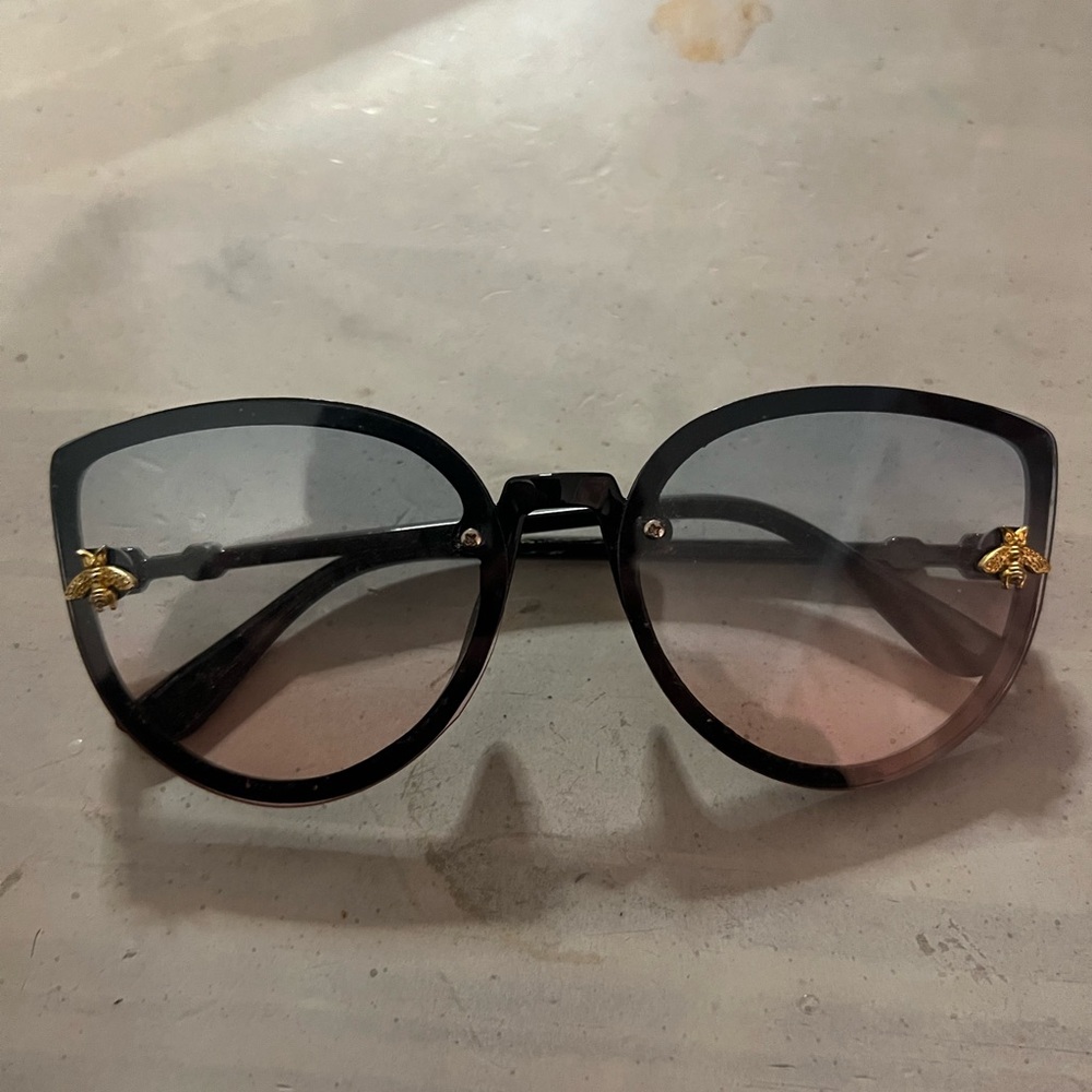 Elegant Black Sunglasses with Gold Accents